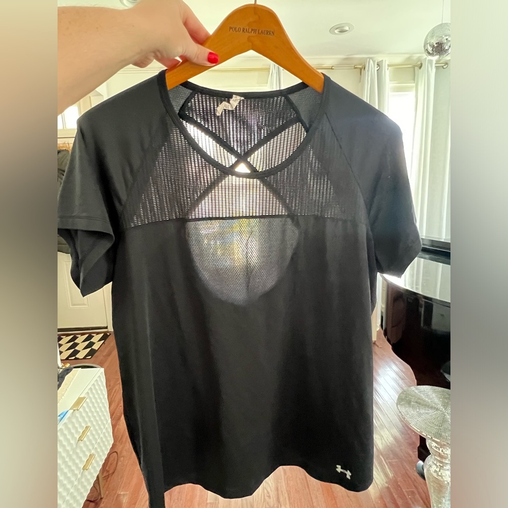 Under Armour Women’s Black Sports Crew Neck Tee with mesh detail keyhole back